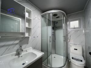 Container homes, 10ft to 40ft sizes, <b>combining</b> expandable features and steel structure, providing quick setup and flexible use. - Product Image 4