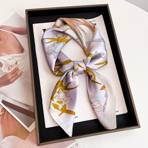 Petit foulard <span class=keywords><strong>carré</strong></span> en imitation <span class=keywords><strong>soie</strong></span> pour <span class=keywords><strong>femme</strong></span> - Utilisation printemps/automne/été, style doux - Product Image 2