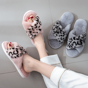 Nouvelles pantoufles en peluche à imprimé léopard pour la maison, style européen et américain, collection 2025 - Product Image 3