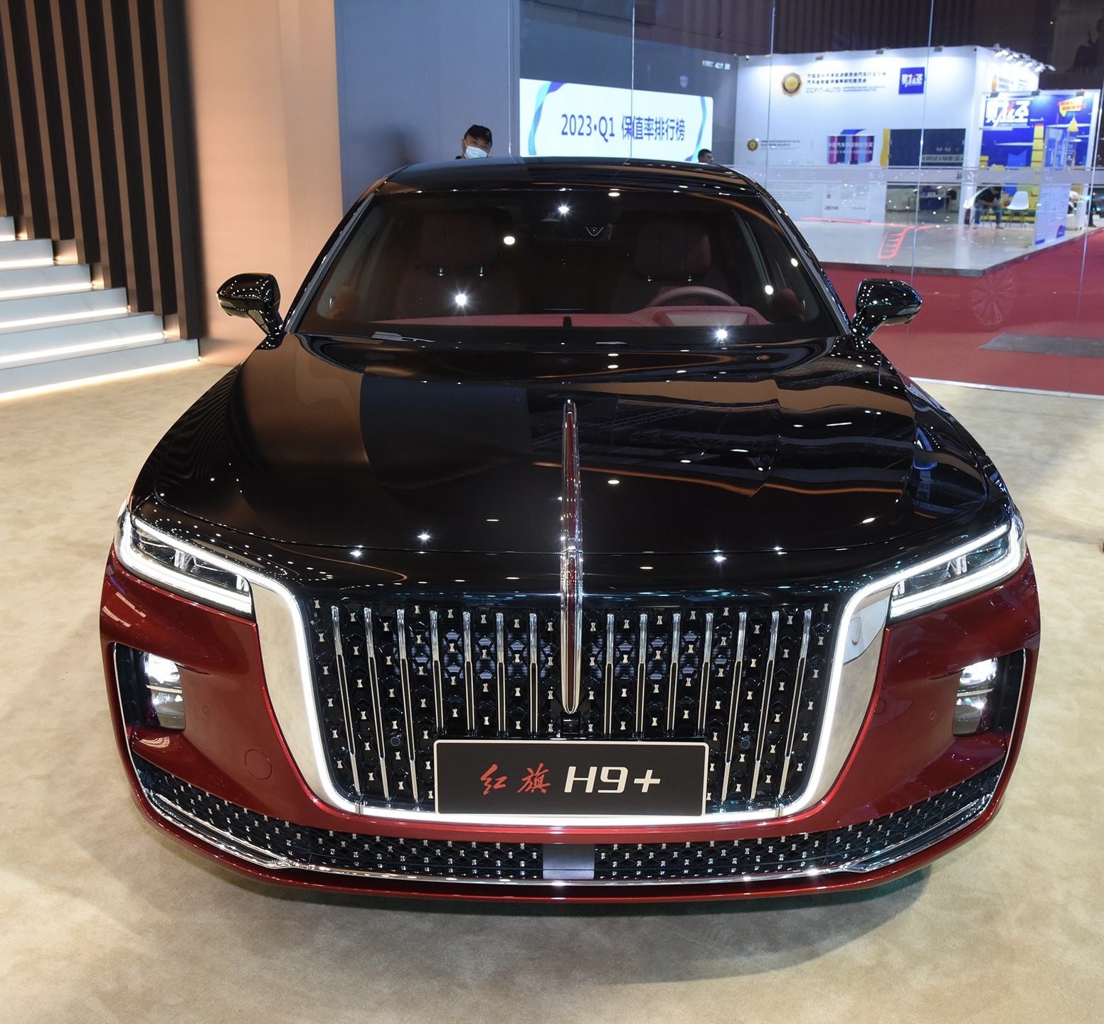 2022 2023 Cina few Hongqi H9 mobil hibrida mewah 252 tenaga kuda 2.0T ruang bisnis hemat bahan bakar diskon besar.