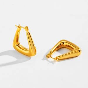 Pendientes triangulares chapados en oro de 18k para mujer, con hebilla geométrica para la oreja, aretes de acero de titanio, venta al por mayor - Product Image 3