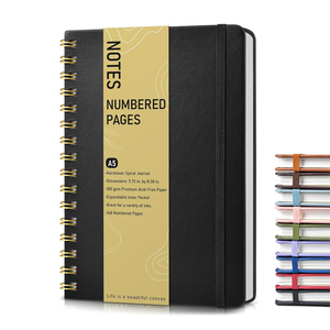 Produits personnalisés en gros, couverture en cuir PU <span class=keywords><strong>noir</strong></span> souple, 100 GSM, 150 pages, impression <span class=keywords><strong>de</strong></span> logo, carnet à spirales A5 avec bande élastique - Product Image 1