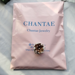 ถุงพลาสติกสีชมพูแบบกำหนดเอง รีไซเคิลได้ สำหรับจัดส่งเสื้อผ้า - Product Image 1