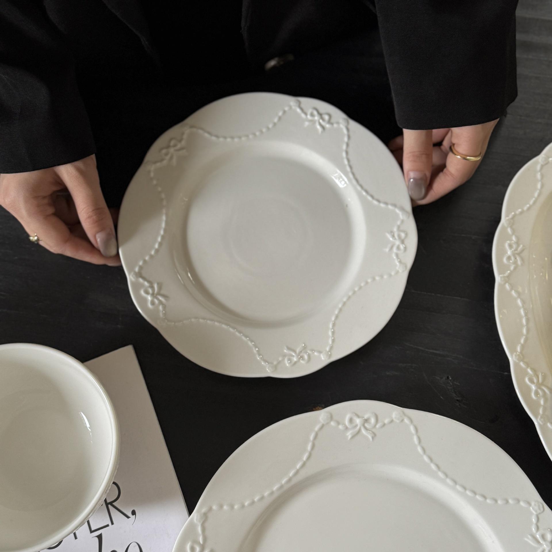 "Fugitive Princess, 8-inch white dial, 20*2.