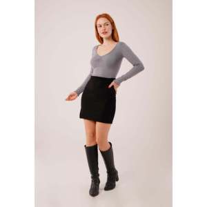 Blouse de base en gros, col large, gris, taille XL, formelle, coréenne, pour le bureau, la fête, automne, viscose et lin unis, avec logo - Product Image 3