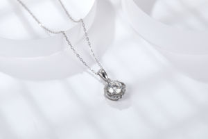 Collier Exquis pour Femme avec Pendentif Éolienne Tendance, Moissanite 1 carat incrustée, en Argent Sterling Premium Plaqué Or Rose et Rhodium - Product Image 2