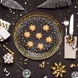 Hot Selling 7-Inch Disposable Foil Paper <b>Plates</b> Black Gold Style Modern <b>Plate</b> for Birthdays Parties Cake Desserts Factory Direct - Product Image 2