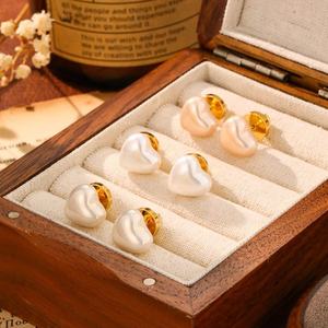 Boucles d'oreilles clous simples en imitation perle géométrique, plaquées or, tendance, haut de gamme, version coréenne, élégantes et raffinées - Product Image 1