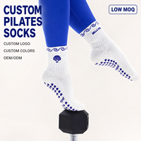 Chaussettes de sport bleues à marque privée pour femmes, antidérapantes avec semelle en PVC, pour studio de Pilates, avec détail de revers, pour jeunes et adultes, OEM