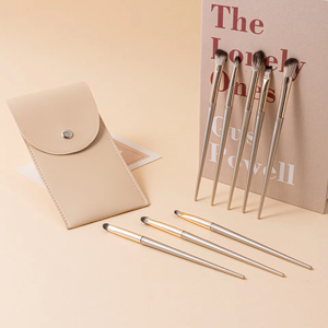 Ensemble de 8 pinceaux de maquillage pour les yeux, manche en bois, virole en aluminium, poils synthétiques, kit de pinceaux pour le contour, le surlignage et la couleur des yeux - Product Image 3