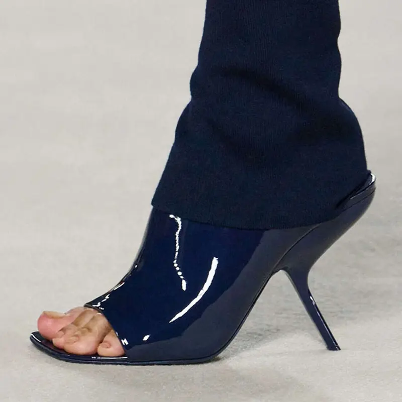 새로운 이상한 독특한 하이힐 여성 오픈 스퀘어 토 여름 신발 밝은 특허 색상 사용자 정의 샌들 슬립 온 뮬