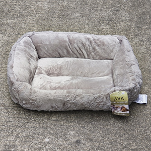 เตียงสัตว์เลี้ยงแบบกลับด้านได้ Ava Comfy Cuddler รูปทรงสี่เหลี่ยมผืนผ้า สีเงินเทา สีเทาเข้ม ขนสัตว์เทียม - Product Image 2