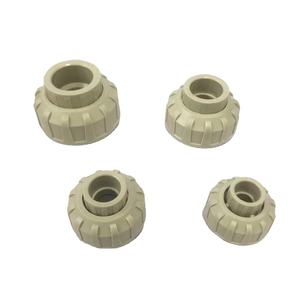 Connecteur d'accouplement de <span class=keywords><strong>Compression</strong></span> de Joint d'union de <span class=keywords><strong>raccord</strong></span> en plastique de tuyau de <span class=keywords><strong>PVC</strong></span> de la haute <span class=keywords><strong>pression</strong></span> PP pour des systèmes d'approvisionnement en eau - Product Image 2