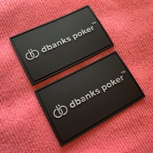 Etichetta in gomma in PVC fatta a mano per gilet, etichetta logo in gomma con canale da cucire - Product Image 1