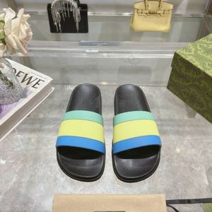 Sandales et Claquettes d'Été 2025 – Nouveauté Tendance pour Couples – Sandales Décontractées Femme et Homme – Chaussures Plates de Créateur pour l'Extérieur - Product Image 4