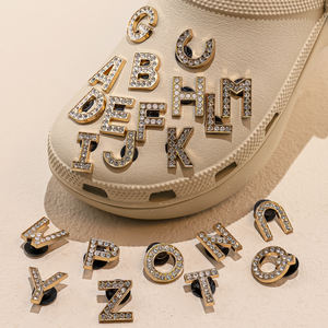 HYB kuaji Designers metal luxo bling strass personalizado, metal marca sapato encantos, Bling Inglês carta metal sapato encantos - Product Image 4