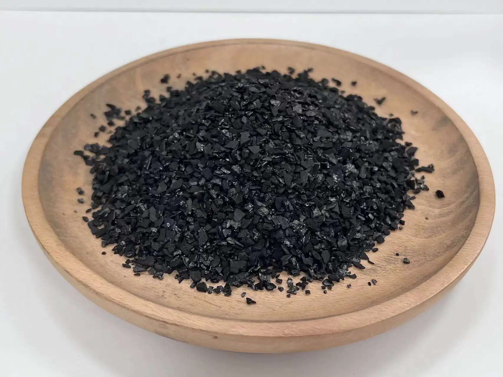 Coconut shell activated carbon particles for decolorizing wastewater treatment and gas treatment have excellent effect