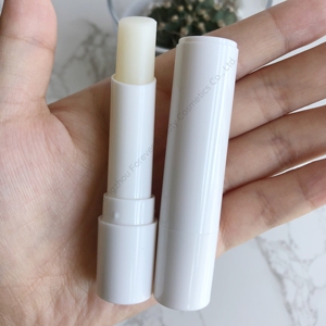 Baume à lèvres hydratant et nourrissant SPF, végan, blanc, avec étiquette personnalisée - Product Image 5
