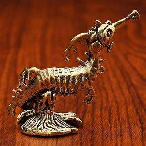 Escultura de Caballito de Mar en Latón, Elegante Obra de Arte de Animal Marino para Exhibición en Mesa, Regalo Ideal para Coleccionistas de Arte y Decoración - Product Image 3