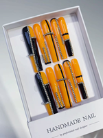 Lot de 10 faux ongles longs et résistants, pré-conçus, motif petit ours mignon et fleurs sculptées, faits à la main, avec colle, en ABS, pour l'exportation