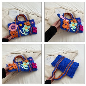 Sac pur <span class=keywords><strong>crochet</strong></span> à la main fini petit <span class=keywords><strong>livre</strong></span> rouge avec sac tissé en laine de <span class=keywords><strong>fleur</strong></span> sac à main à contraste de couleur - Product Image 4