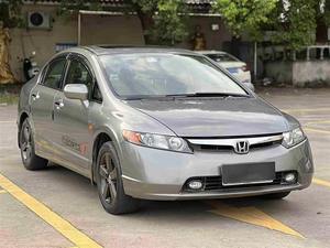 Voiture d'occasion <span class=keywords><strong>Honda</strong></span> <span class=keywords><strong>Civic</strong></span> <span class=keywords><strong>2006</strong></span> 1.8L Automatique Édition Deluxe Volant à Gauche Kilométrage 56000 Miles Essence Premium Berline Sièges en Cuir - Product Image 3