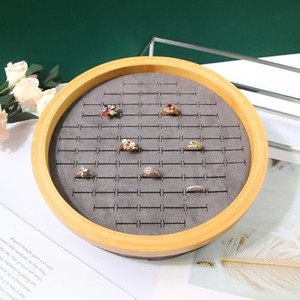Bandeja Expositora de Anillos de Bambú Natural con Múltiples Ranuras y Rollos de Terciopelo para Mostrador de Joyería - Product Image 3