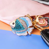 Porte-clés en strass cristal en forme de poisson, joli et mignon, animal marin, poisson rouge, breloque à suspendre pour sac femme