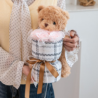 Petit ours en peluche, bouquet de roses éternelles, ours en peluche tenant un bouquet de fleurs, savon exquis en forme d'ours