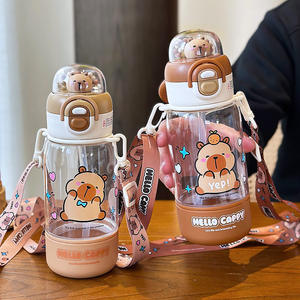 Botella de agua Hello Cappy de 500 ml con pajita y correa, diseño de oso de dibujos animados para niños, para uso escolar. - Product Image 1