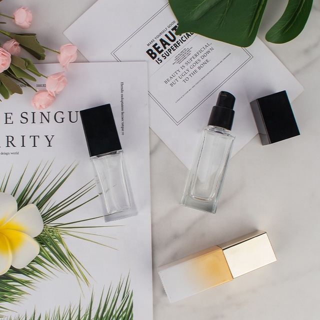 Recyclable 30ml Make up Packaging Glass Container Skincare Cosmetic Packaging Liquid Foundation Glass Bottle with Pump