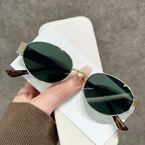 แว่นกันแดดทรงเต็มกรอบสีทองสไตล์ Old Money สำหรับผู้ใหญ่ Unisex ป้องกันรังสียูวี 400 เหมาะสำหรับกิจกรรมกลางแจ้งสุดเท่ ขายดีข้ามพรมแดนช่วงซัมเมอร์ - Product Image 6