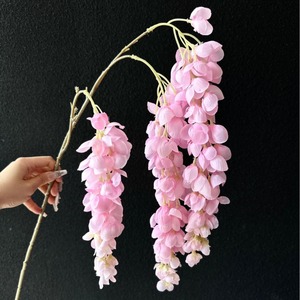 ดอกวิสทีเรียประดิษฐ์ กิ่งยาว สีขาว ทำจากผ้าไหม สำหรับตกแต่งเพดานในงานแต่งงาน ตกแต่งภายในอาคาร แบบแขวนประดับ - Product Image 3