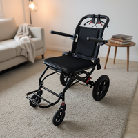 Fauteuil roulant pliable léger pour personnes handicapées avec cadre haute résistance et siège en maille respirante