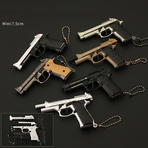 Vente en gros de PUBG M92 personnalisé mini métal 3d vrais modèles de pistolet jouets porte-clés 2023 2024 hot kids mini holster jouets modèles porte-clés - Product Image 2