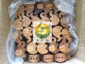 Support de téléphone et porte-stylo en bois naturel poli, organisateur de bureau personnalisé en forme d'animal, logo OEM sur mesure, vente en gros - Product Image 3