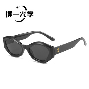 De Yi Optics <b>Small</b> <b>Frame</b> Women <b>Sunglasses</b> Black PC UV400 Type 3 Sunshades - Product Image 1