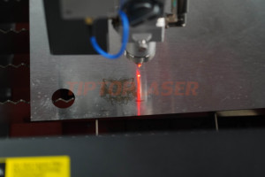 Nettoyeur laser pulsé 3-en-1 mini de bureau 800W fabriqué en Chine pour l'élimination de la rouille de l'acier, machine de <span class=keywords><strong>nettoyage</strong></span> des surfaces métalliques et en bois, compatible - Product Image 3