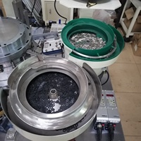Machine d'assemblage de ressorts pour la fabrication de vannes d'aérosol de peinture en spray sur lignes de production automatiques spécialisées