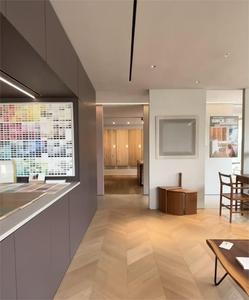 Plancher <span class=keywords><strong>en</strong></span> <span class=keywords><strong>bois</strong></span> massif <span class=keywords><strong>en</strong></span> chêne grainé, plinthes assorties pour salon, entrepôt, usage extérieur, installation par clic - Product Image 5