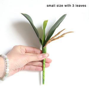 Pegamento suave con hojas de orquídeas y mariposas, hoja de cimbidio Artificial de tres tamaños para decoración del hogar, venta al por mayor - Product Image 5