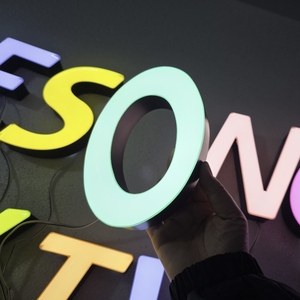 Letras LED de Acrílico Cristalino 3D Personalizadas, Letras de Acrílico Cristalino para Negocios, Señalización Impermeable, Letras Estilo Caramelo - Product Image 3