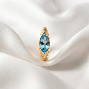 Anillo de Topacio Azul Tallado Marquise Hecho a Mano de Primera Calidad para Mujer, Joyería de Cristal Natural con Engaste de Oro, Estilo Moderno y Minimalista - Product Image 3