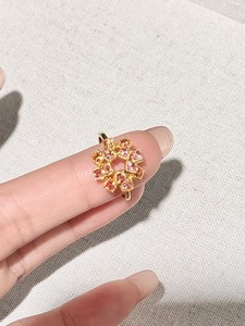 แหวนเงินแท้ 925 ชุบทอง 18K ประดับพลอยทับทิมสีแดงสังเคราะห์รูปดอกไม้ไฟ จาก UM Jewelry เหมาะสำหรับงานแต่งงาน งานเลี้ยงฉลองครบรอบ และเป็นของขวัญในชีวิตประจำวัน - Product Image 3