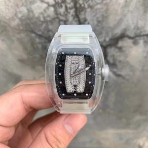 This Year's Luxurious Fashionable Simple Neutral Crystal Case Carbon Fiber Sapphire Dial Diver Power Reserve Skeletonized - Product Image 2