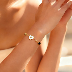 Pulsera de Diamantes en Forma de Corazón, Chapada en Oro de 18k, Joyería para Uso Diario de Mujer - Product Image 1