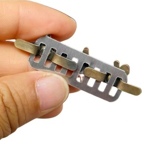 ผู้ผลิตมืออาชีพ ออกแบบโลโก้ ป้ายโลหะ แผ่นโลโก้โลหะ ป้ายโลหะสีทองสำหรับกระเป๋าถือ - Product Image 4