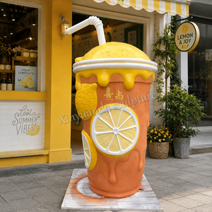 Statua in Resina a Forma di Grande Bicchiere di Limonata Fresca con Cannuccia per Esposizione Esterna di Negozi di Tè al Latte - Product Image 1