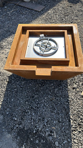 Fontaine d'extérieur moderne en acier corten couleur rouille avec foyer à gaz et feu réel - Product Image 4