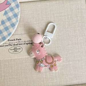 Porte-clés Mengda New Lucky Cloud <span class=keywords><strong>Pony</strong></span> Bell pour accessoires de sac à dos, vente en gros, en cadeau pour les amoureux et les meilleurs amis - Product Image 6